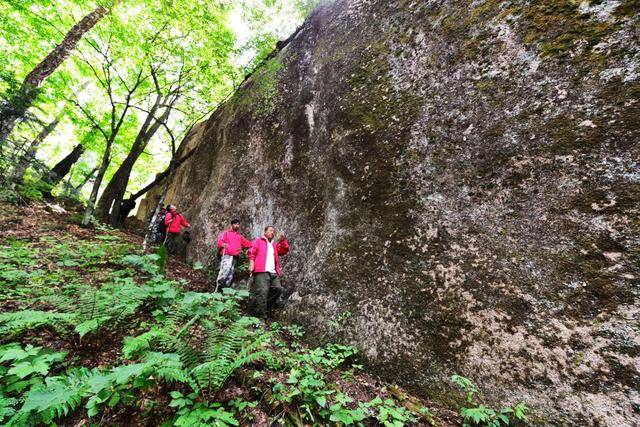来长白山下红石峰景区，开启一场地质奇观的穿越之旅！