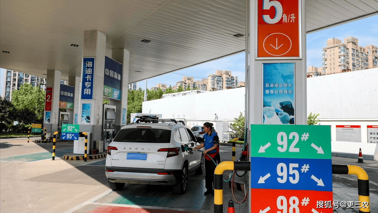 油价“过山车”,全国92/95号汽油“5涨1跌”后,原油价格“跌不停”,下次10月13日调价,油价上涨转下跌?