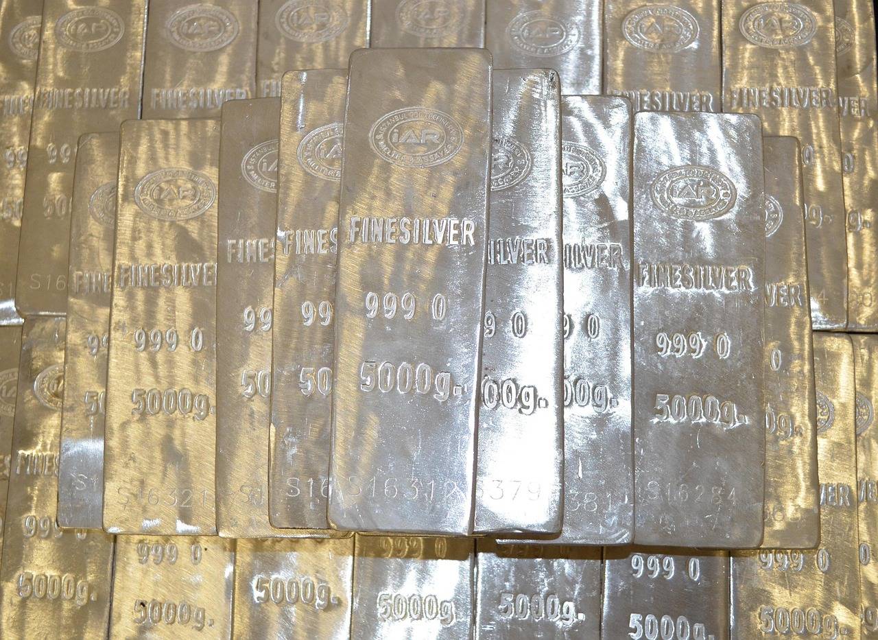 千年老二白银接棒黄金,白银为啥会突然大涨?