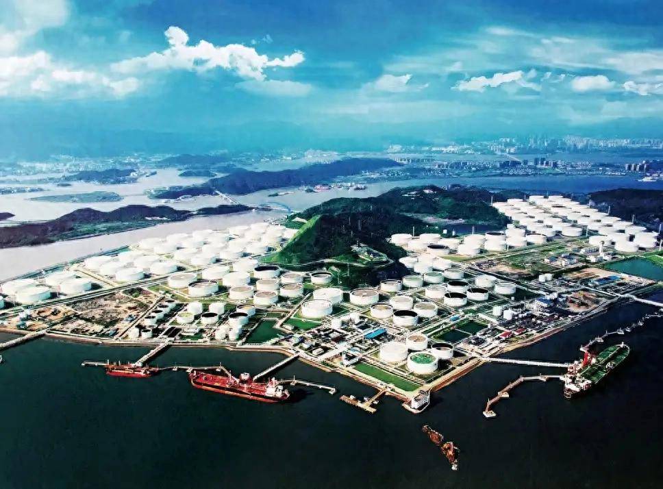 每天100万桶原油入库，中国按下“加速键”，在为大事做准备？