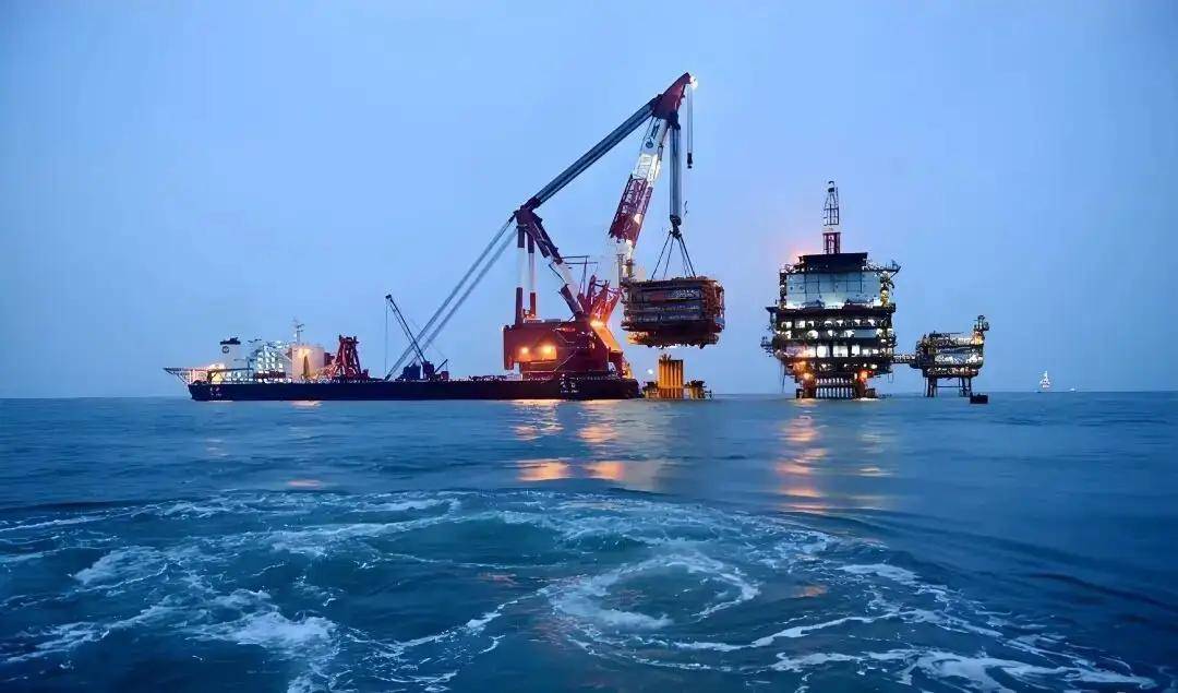 每天100万桶原油入库,中国按下“加速键”,在为大事做准备?