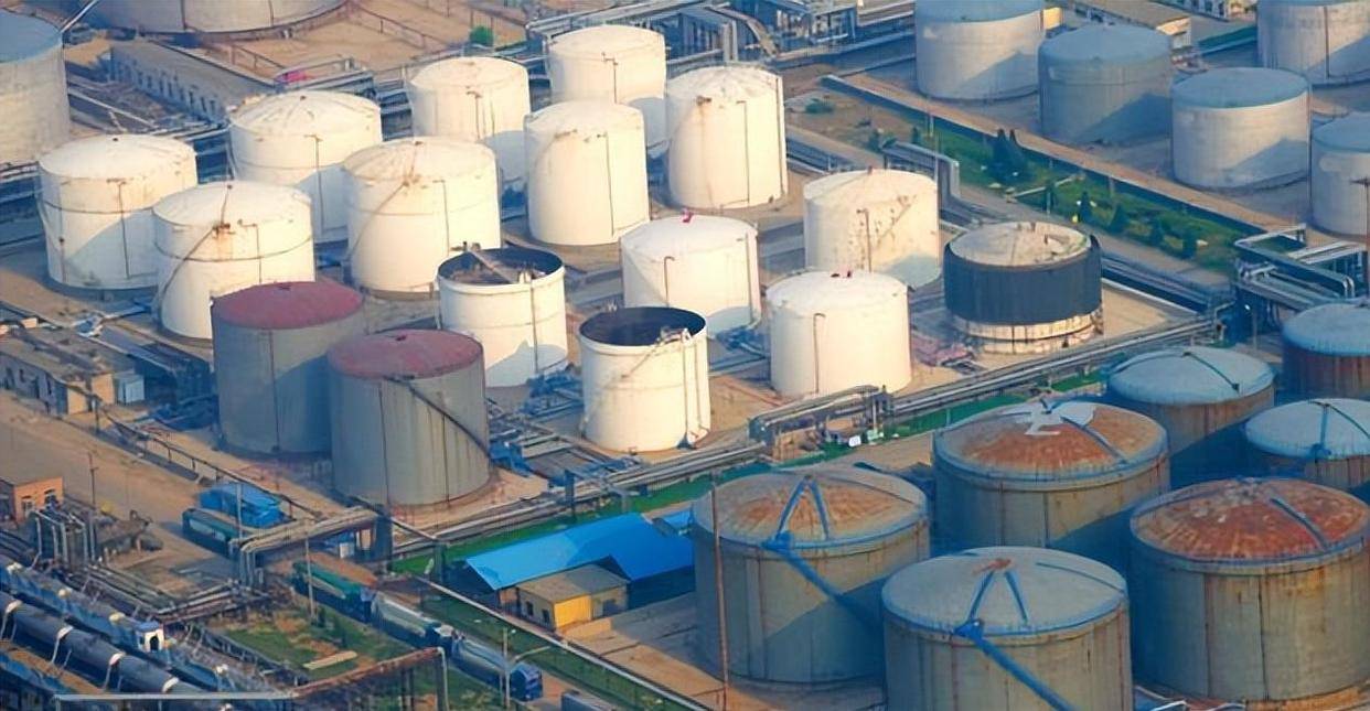 每天百万桶原油入库！中国吞下全球六成囤油量，准备做什么？