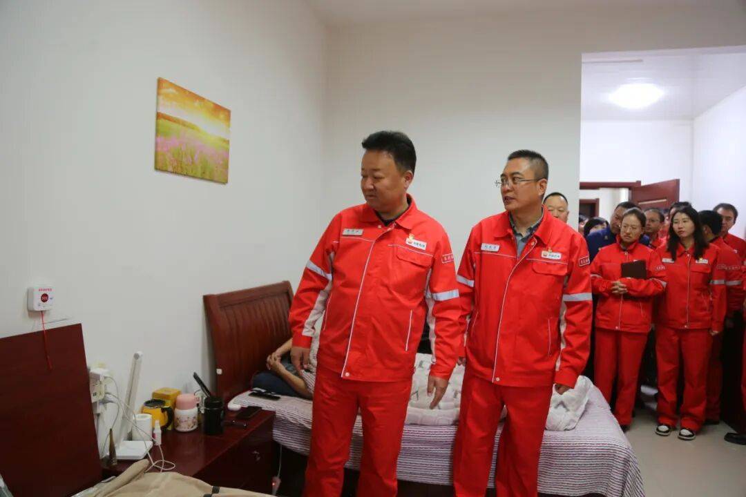 采油二厂召开健康管理暨“一键急救”呼叫器安装使用现场交流会