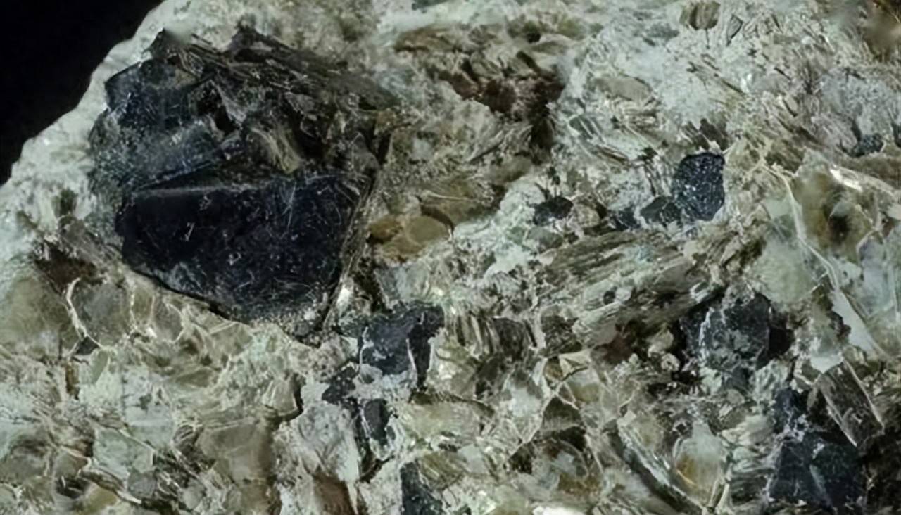 中印钍矿储量对比：印度钍矿储量35万吨，中国的储量有多少？