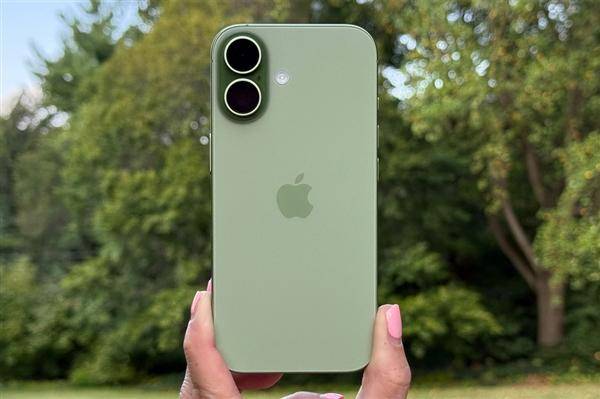 iPhone 17没涨价的原因揭开：苹果控制住了屏幕成本