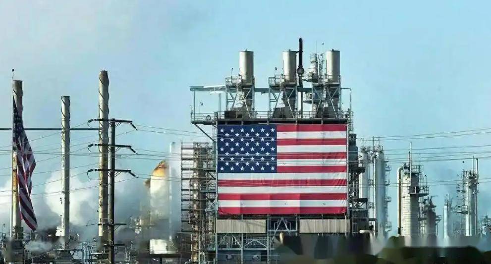 美国最大油田要爆了，这个叫二叠纪的油田，在产出原油过程中，产生了大量含盐废水，比例大约是每出一桶原油，要出五六桶废水