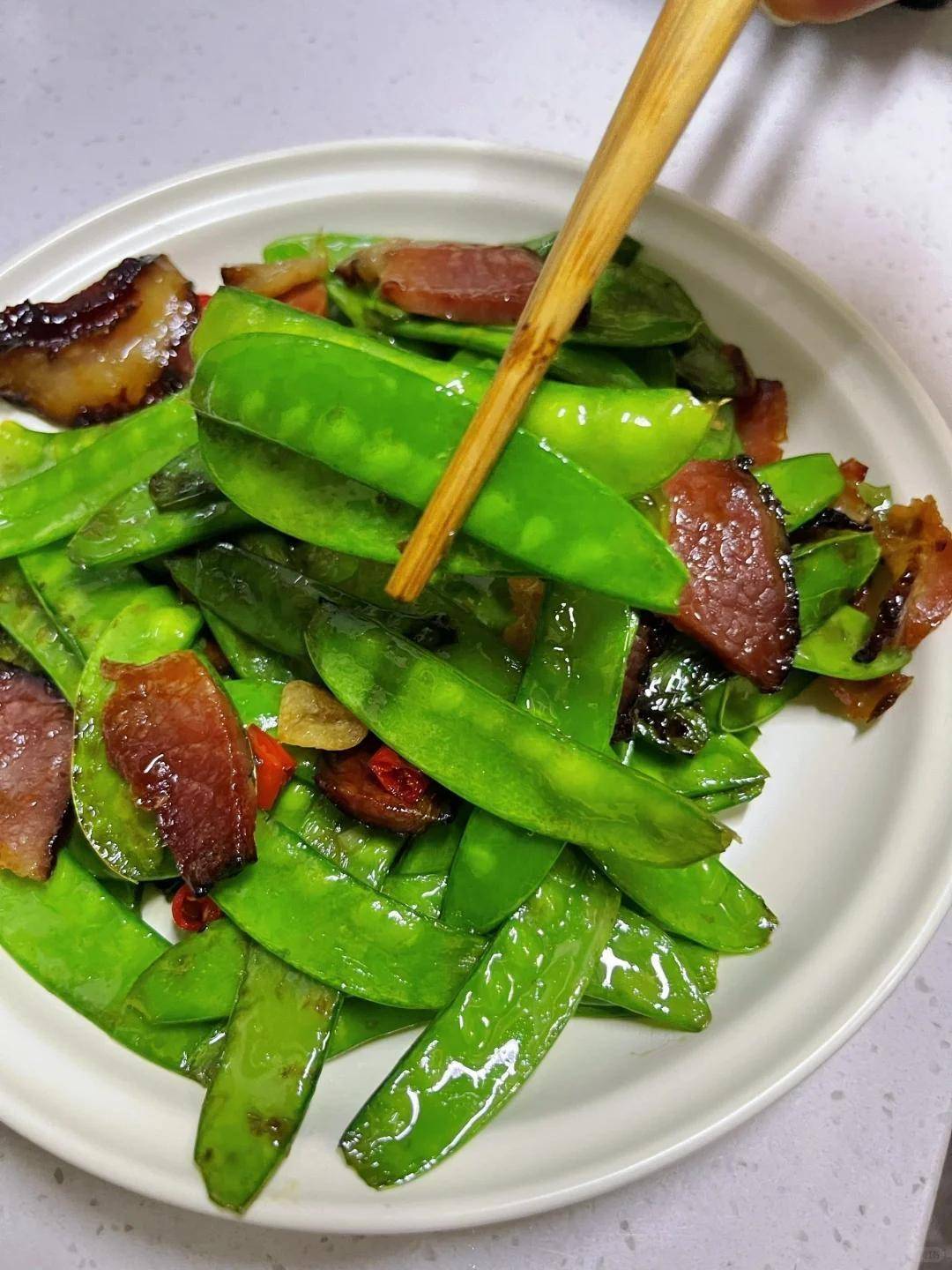 荷兰豆炒腊肉怎么炒，不腻不硬还脆嫩，这样做超香