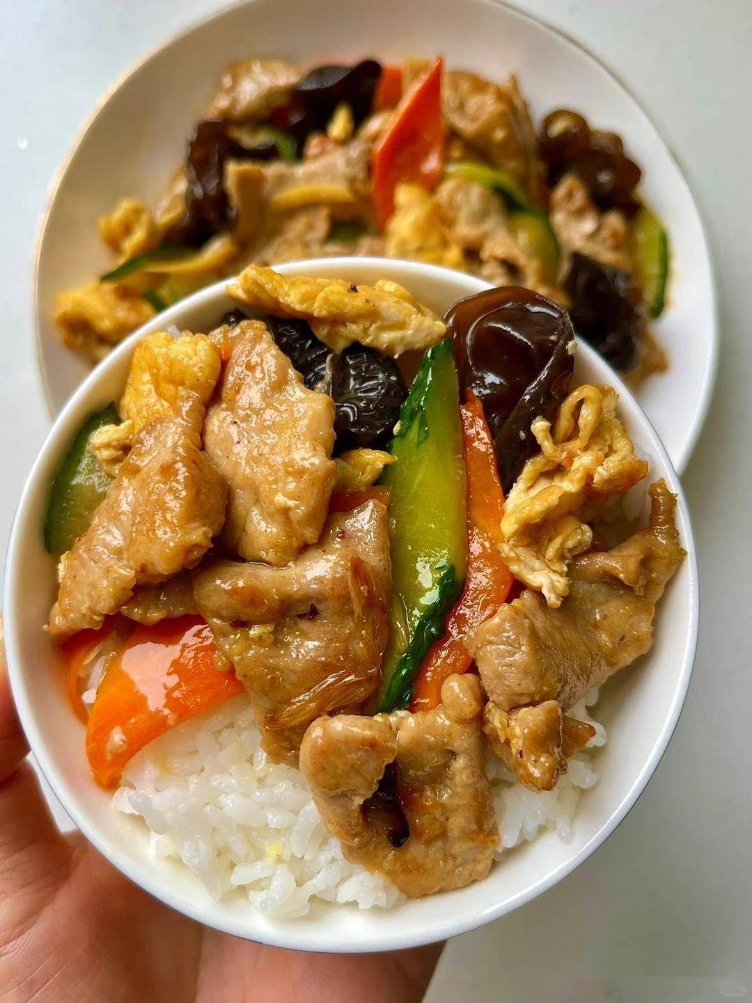 木耳炒肉怎么炒，不柴不硬还多汁，简单技巧超鲜香