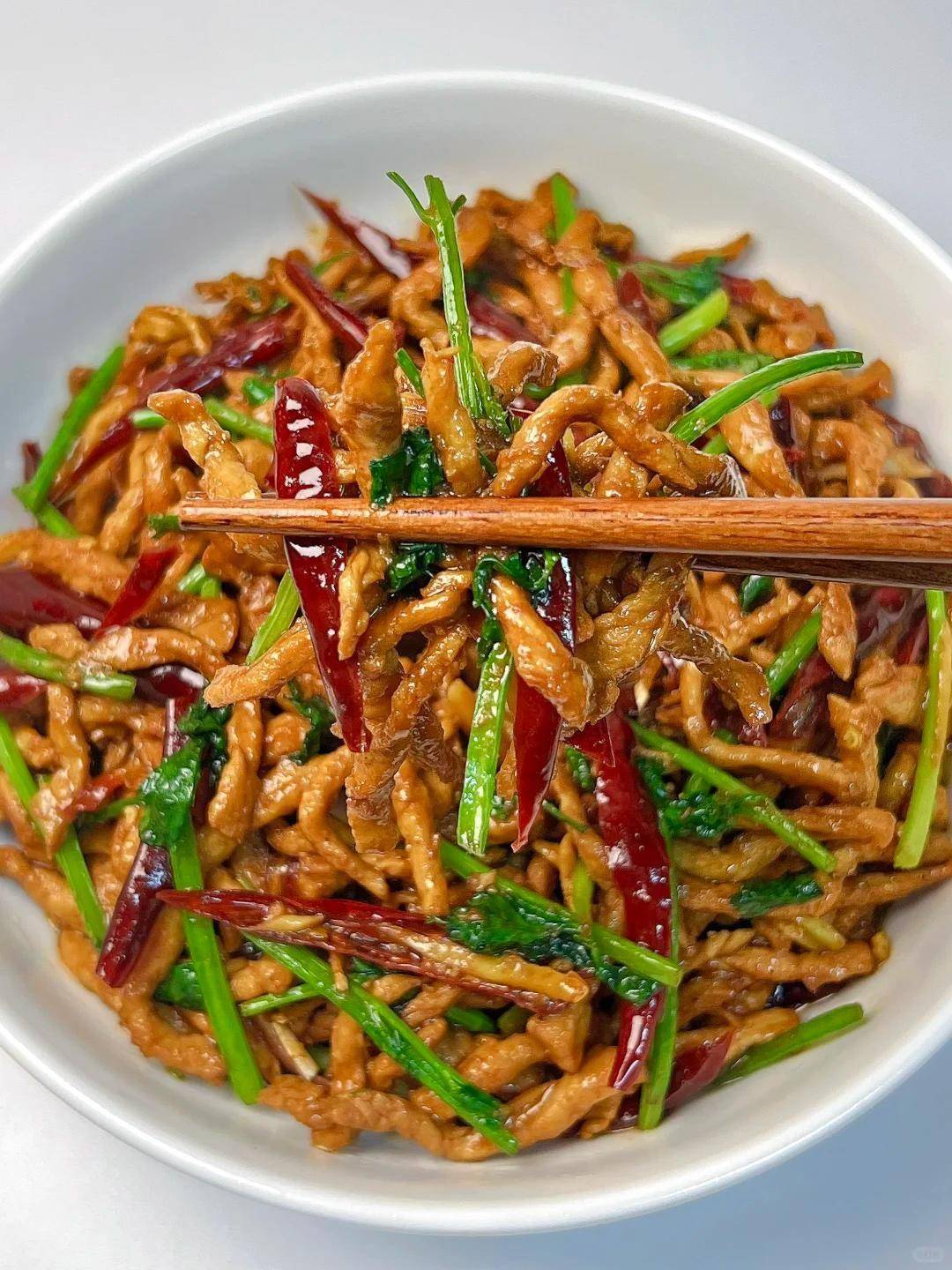 炒肉丝怎么做不柴？原来诀窍超简单，一次炒一盘，真香