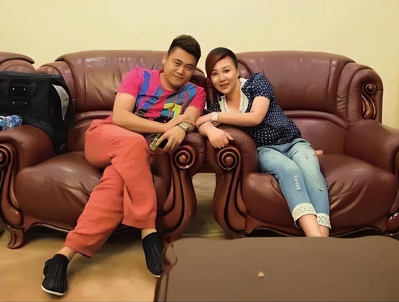 “王惠给曹云金下跪”追根溯源，谣言是怎么炒起来的？