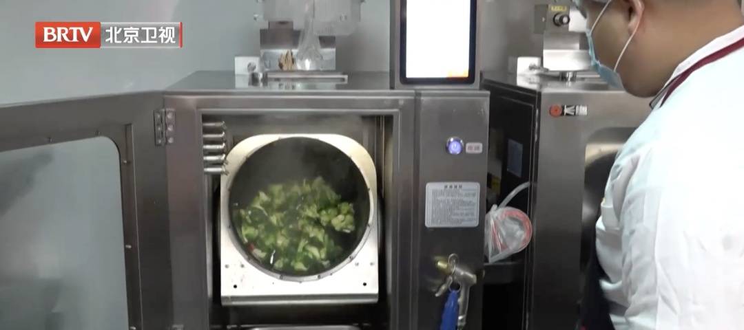 北京这家食堂的菜，竟然是“他们”炒的！