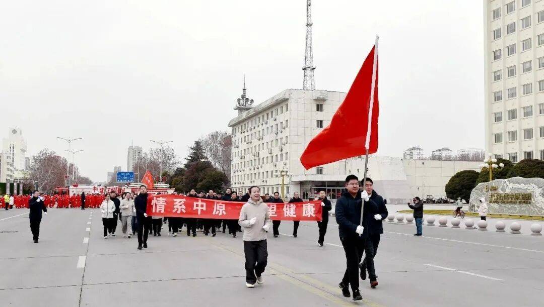 飒爽英姿夺眼球 -- 濮阳油田总医院参加中原油田2026年迎新长跑
