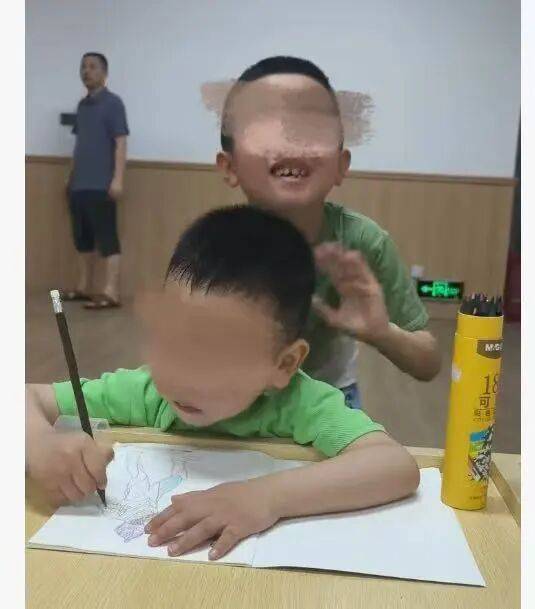 不满孩子被继母要求改口喊“妈妈”，湖南女子称被前夫现任打断5根肋骨？警方刑事立案
