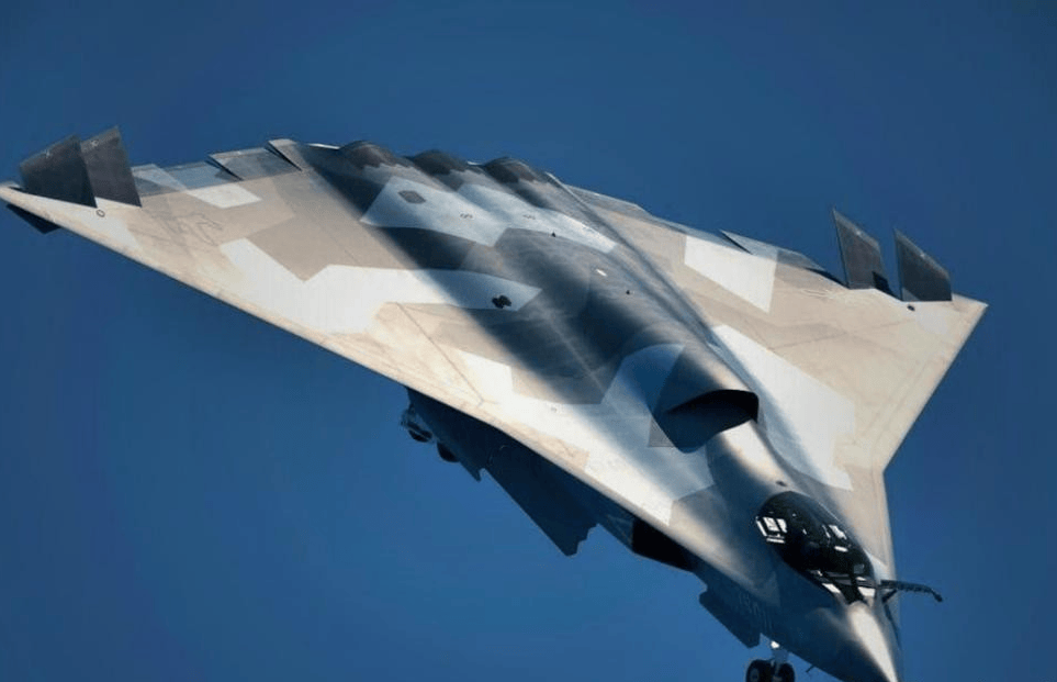 外媒：看完歼-36最新试飞照，重新定义“现代空战”，真的不夸张