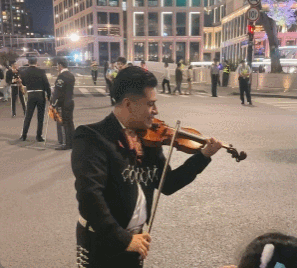 掉队“麒麟”在外滩狂奔刷爆小红书！接下来1个月的上海将全程惊艳！